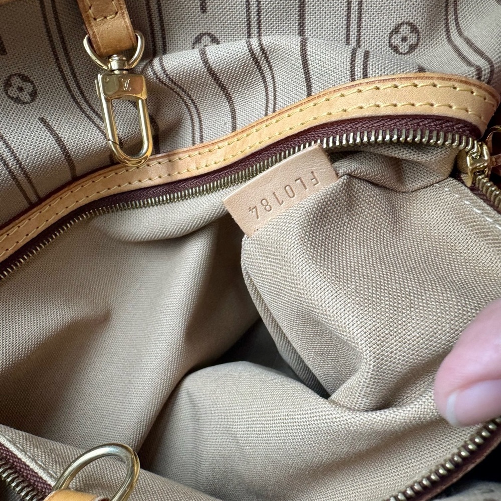 Louis Vuitton Delightful MM Monogram Shoulder Bag - Picture 10 of 14